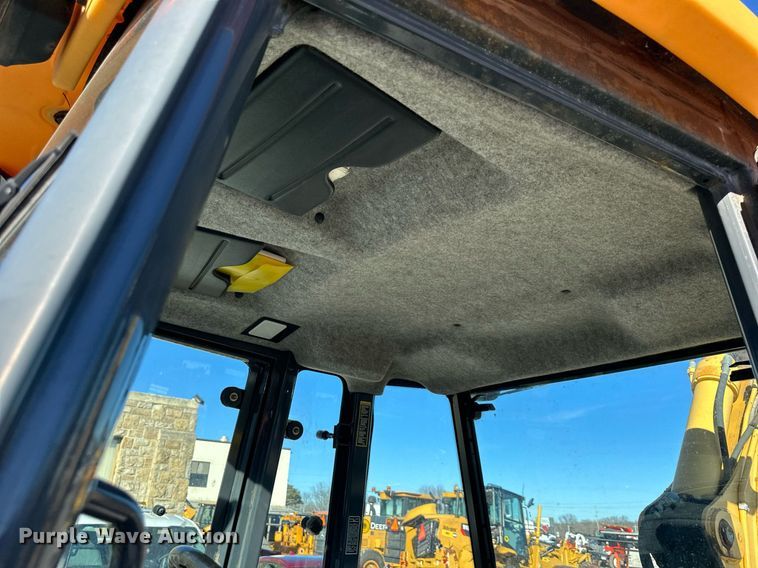 image for item DQ6259 2005 John Deere 310G backhoe