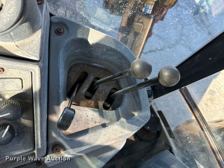 image for item DQ6259 2005 John Deere 310G backhoe