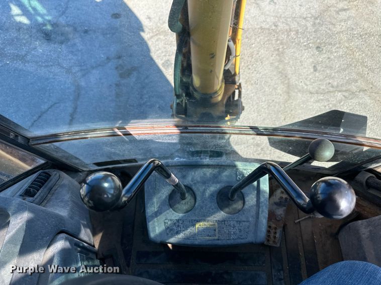 image for item DQ6259 2005 John Deere 310G backhoe