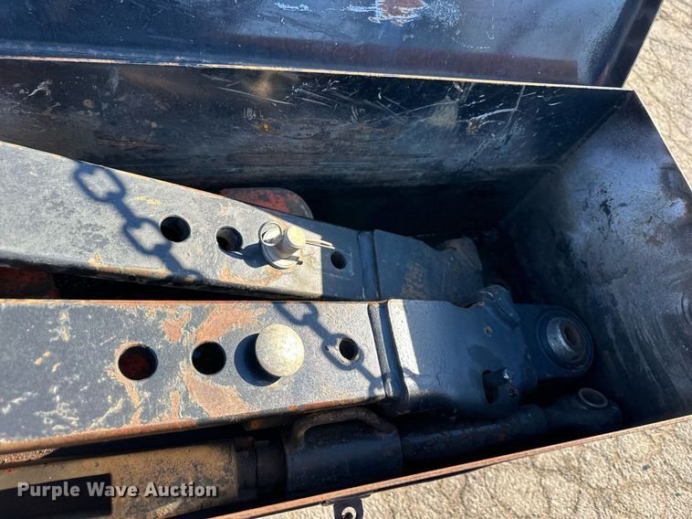 image for item DQ6260 2003 New Holland TS100 tractor