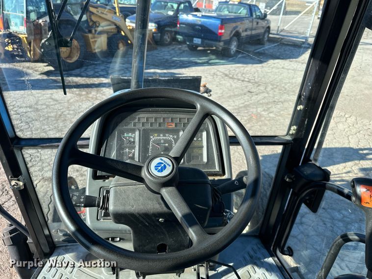 image for item DQ6260 2003 New Holland TS100 tractor