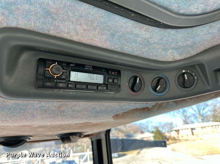 image for item DQ6260 2003 New Holland TS100 tractor