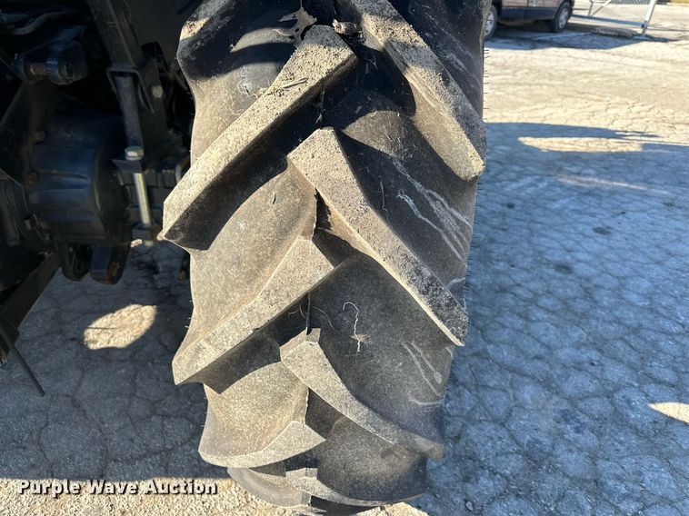 image for item DQ6260 2003 New Holland TS100 tractor