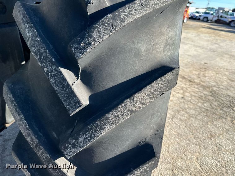 image for item DQ6260 2003 New Holland TS100 tractor