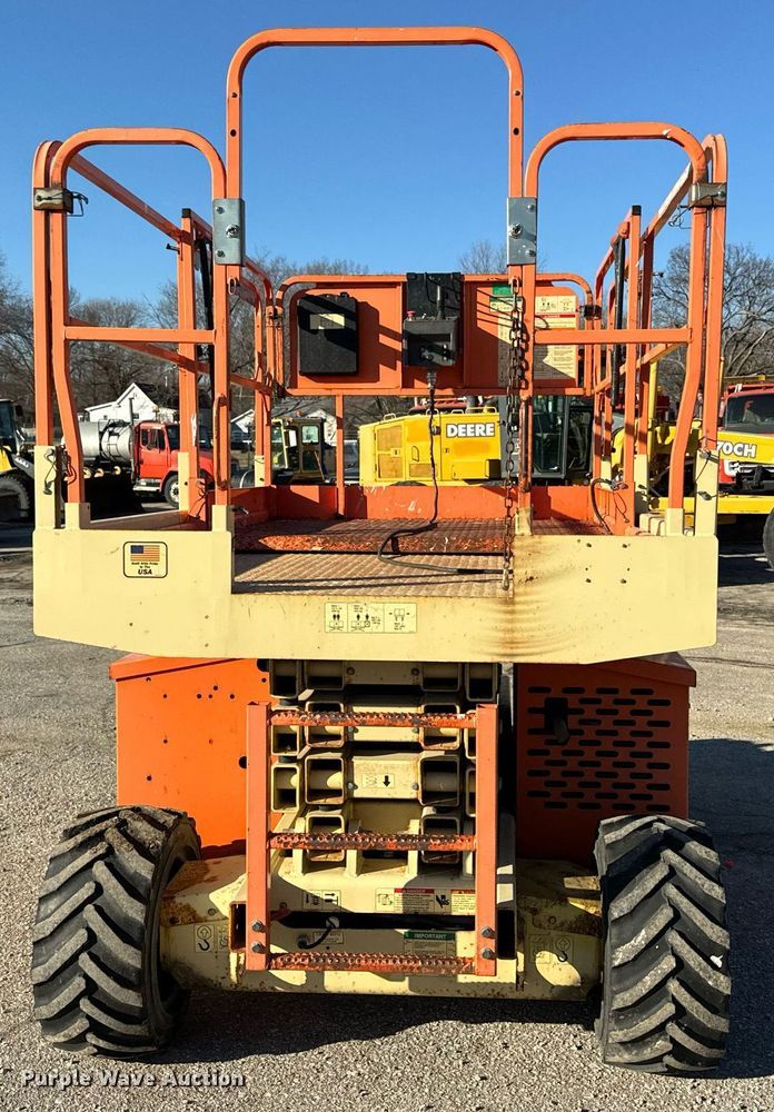 image for item DQ6261 2008 JLG 260MRT scissor lift
