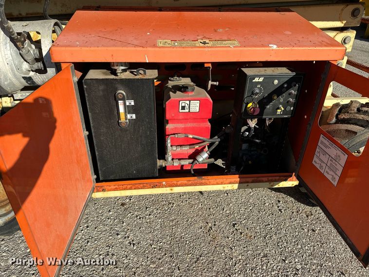 image for item DQ6261 2008 JLG 260MRT scissor lift