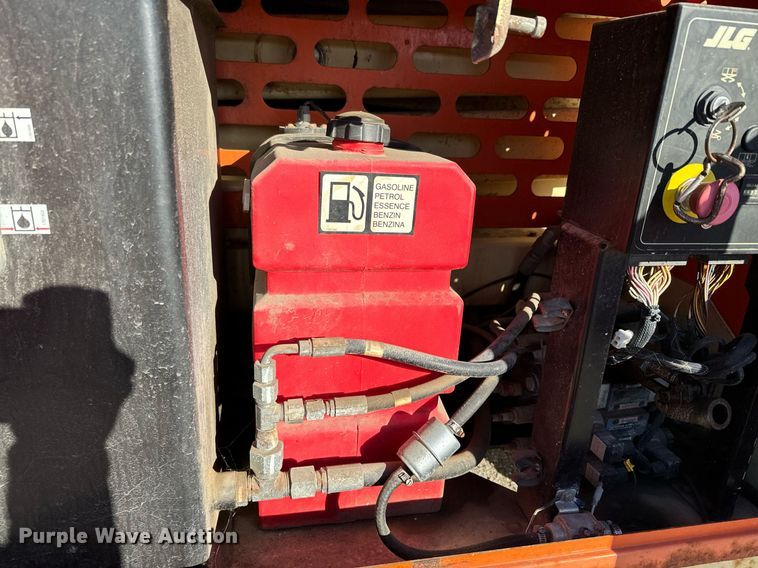 image for item DQ6261 2008 JLG 260MRT scissor lift