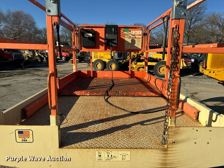 image for item DQ6261 2008 JLG 260MRT scissor lift