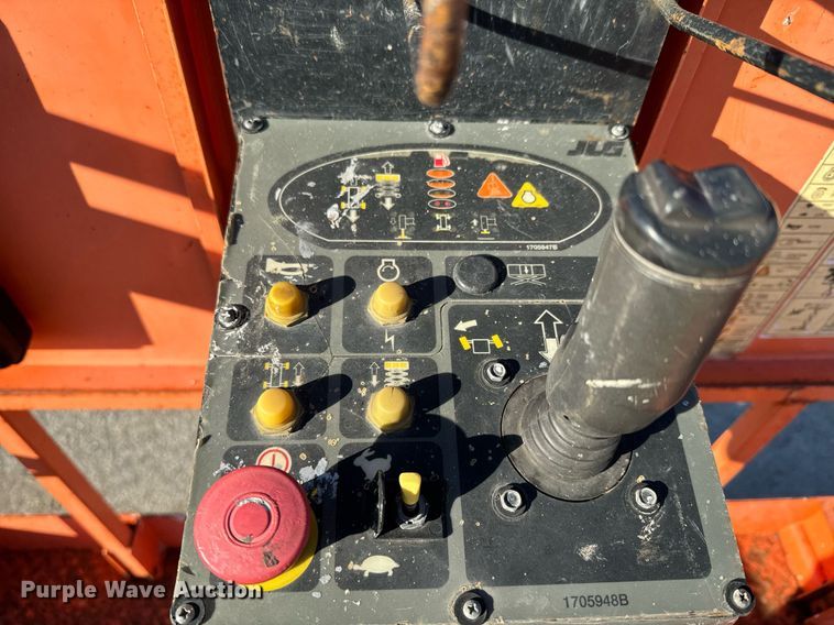 image for item DQ6261 2008 JLG 260MRT scissor lift