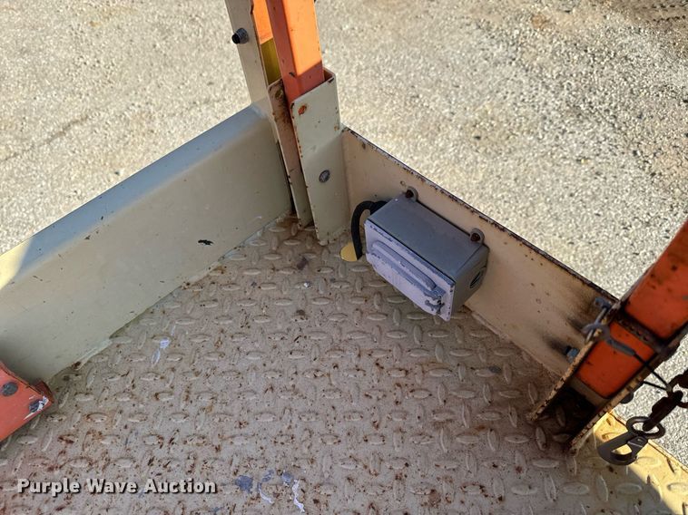 image for item DQ6261 2008 JLG 260MRT scissor lift