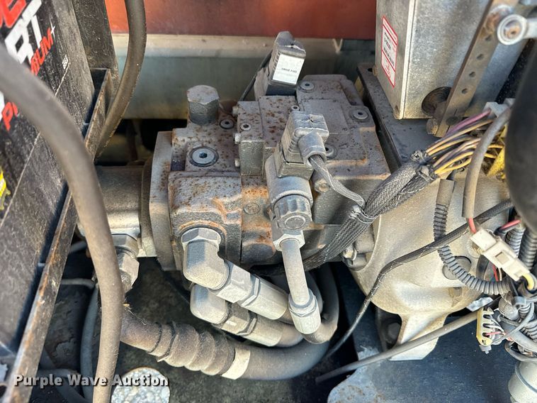 image for item DQ6261 2008 JLG 260MRT scissor lift