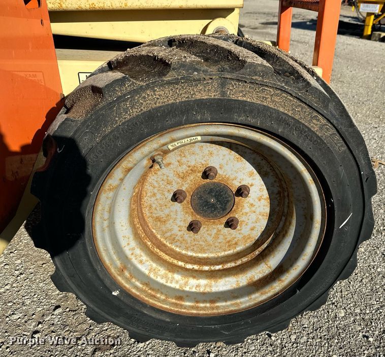 image for item DQ6261 2008 JLG 260MRT scissor lift