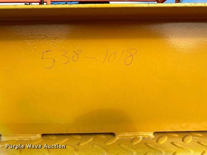 image for item DQ6261 2008 JLG 260MRT scissor lift