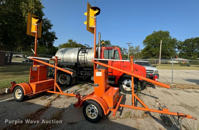 image for item DQ6268 2007 R.C. Flagman RCF2.4 traffic signal system