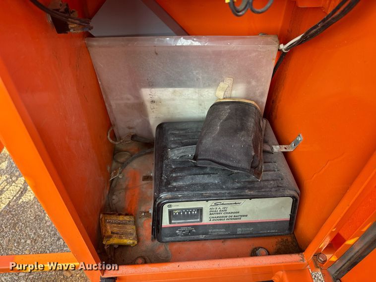 image for item DQ6268 2007 R.C. Flagman RCF2.4 traffic signal system