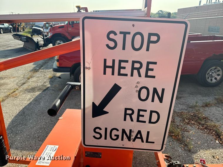 image for item DQ6268 2007 R.C. Flagman RCF2.4 traffic signal system