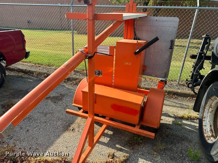 image for item DQ6268 2007 R.C. Flagman RCF2.4 traffic signal system