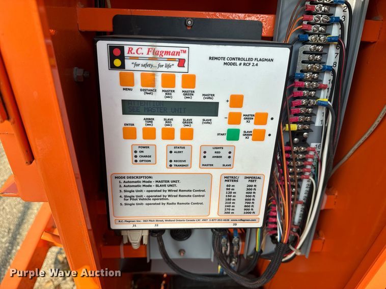 image for item DQ6268 2007 R.C. Flagman RCF2.4 traffic signal system