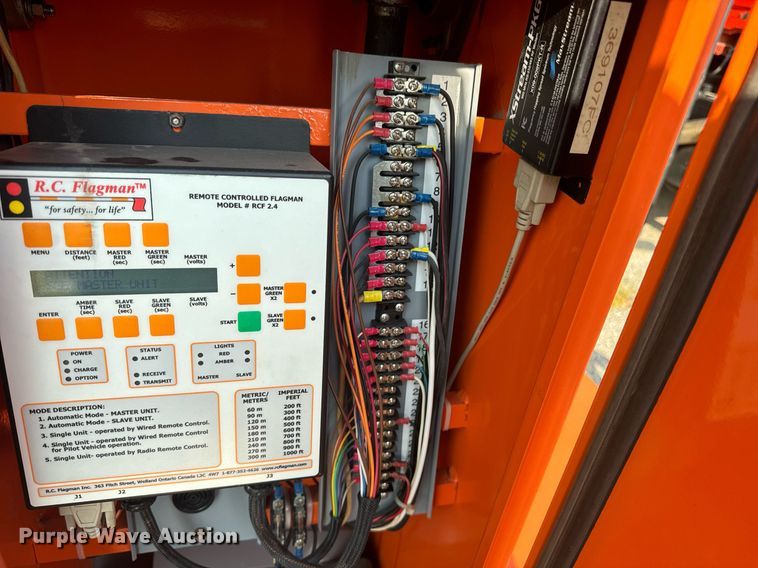 image for item DQ6268 2007 R.C. Flagman RCF2.4 traffic signal system