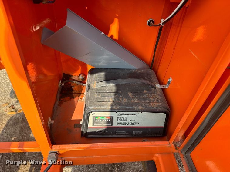 image for item DQ6268 2007 R.C. Flagman RCF2.4 traffic signal system