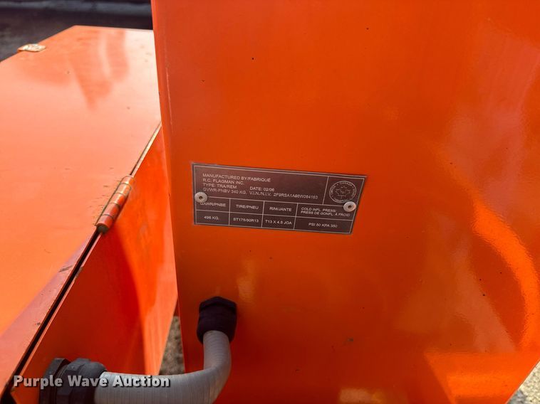 image for item DQ6268 2007 R.C. Flagman RCF2.4 traffic signal system