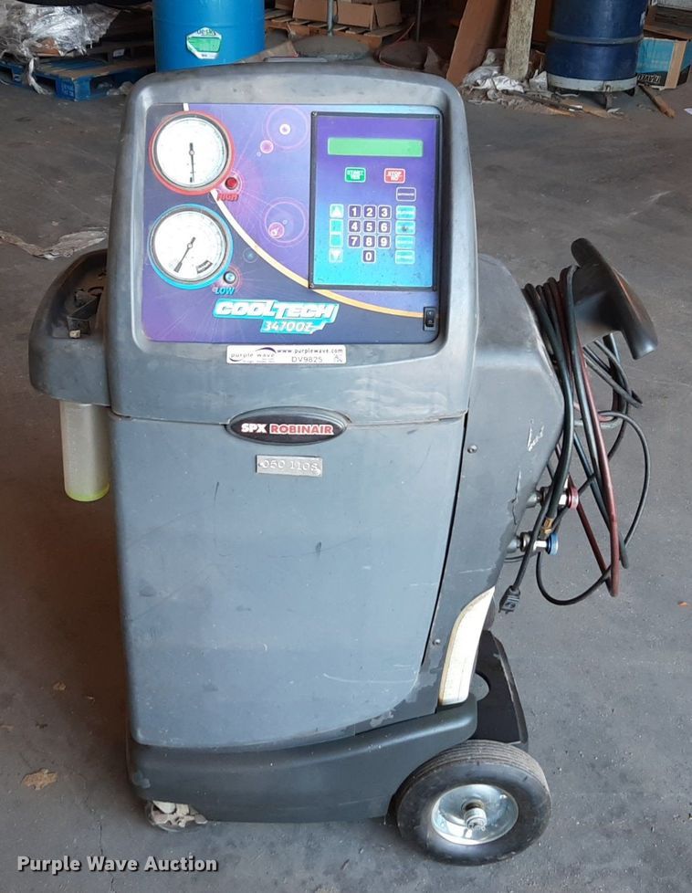 Robinair 34700Z refrigerant recycler in Hutchinson, KS Item DV9825