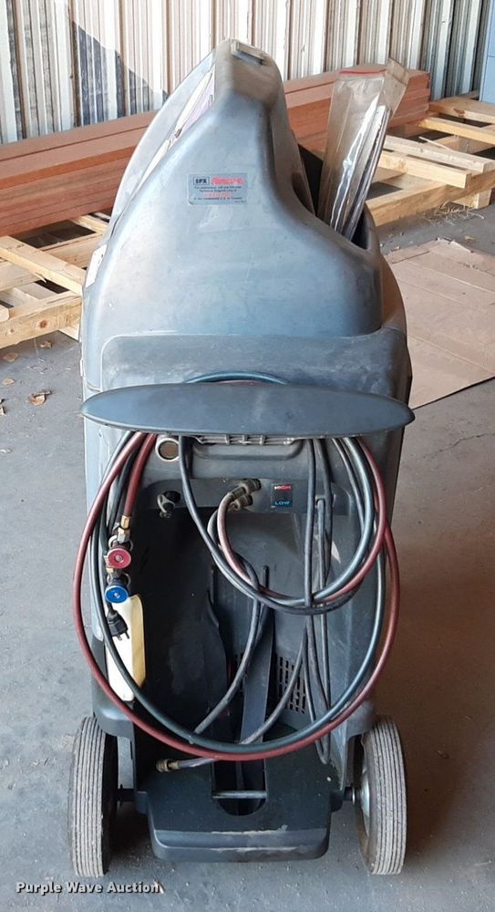 Robinair 34700Z refrigerant recycler in Hutchinson, KS Item DV9825