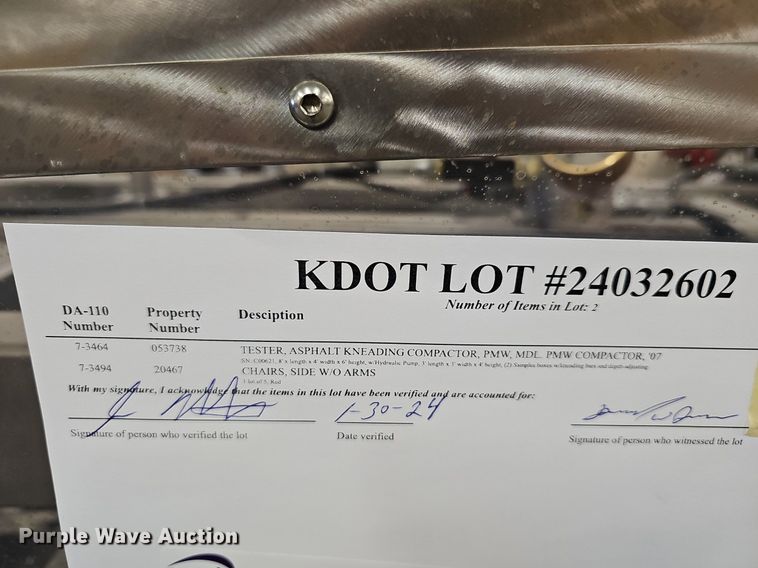 image for item NE9491 2007 PWM Compactor asphalt kneading compactor