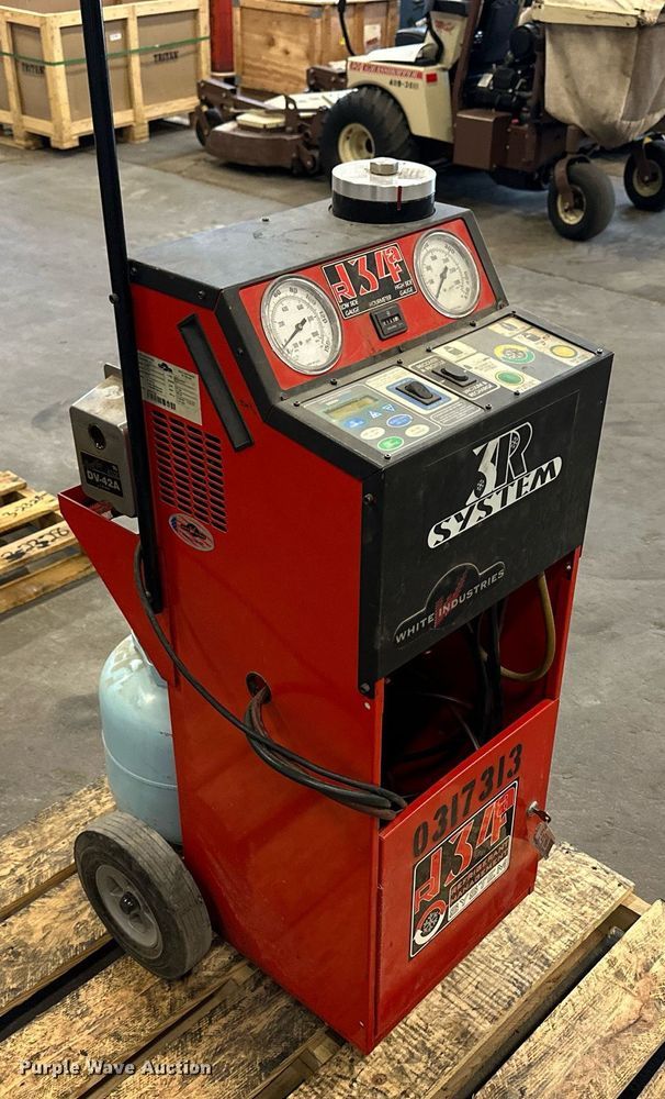 image for item NJ9306 2001 White Industries  1090ST refrigerant recycler