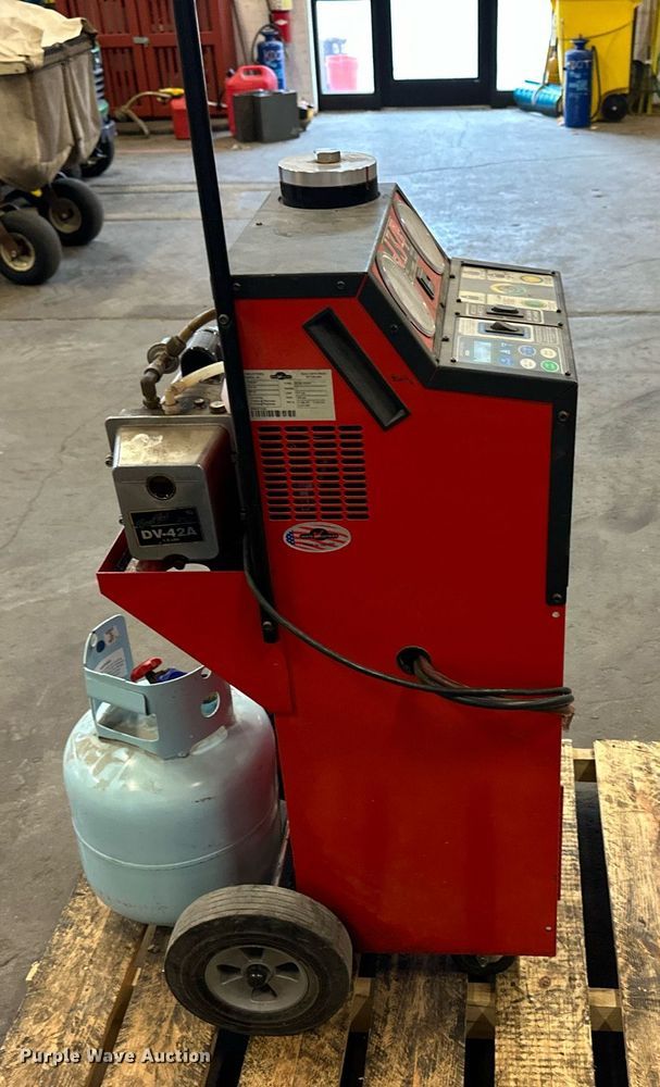 image for item NJ9306 2001 White Industries  1090ST refrigerant recycler