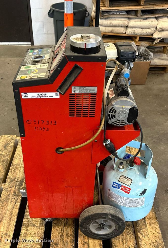 image for item NJ9306 2001 White Industries  1090ST refrigerant recycler