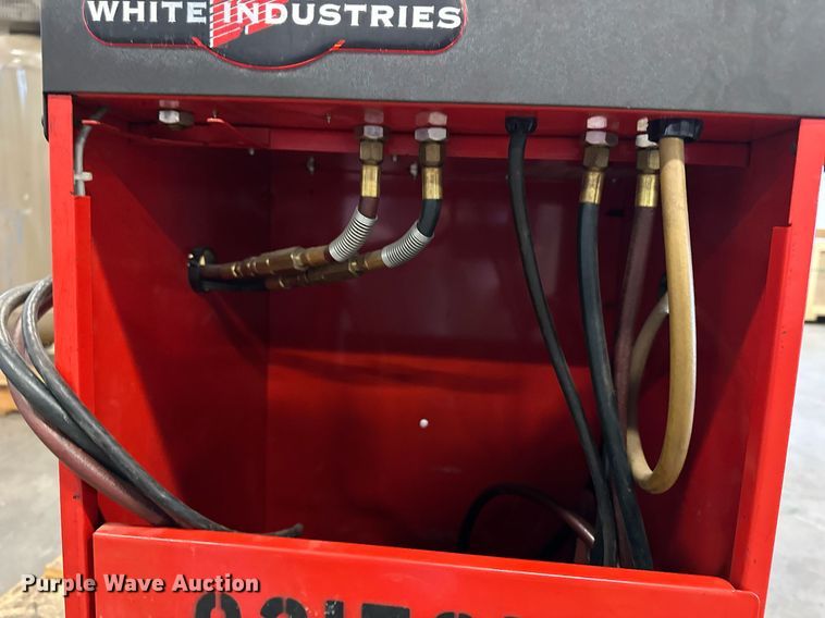 image for item NJ9306 2001 White Industries  1090ST refrigerant recycler
