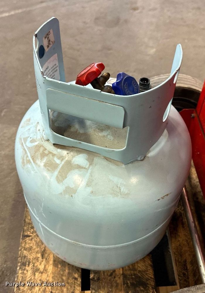 image for item NJ9306 2001 White Industries  1090ST refrigerant recycler