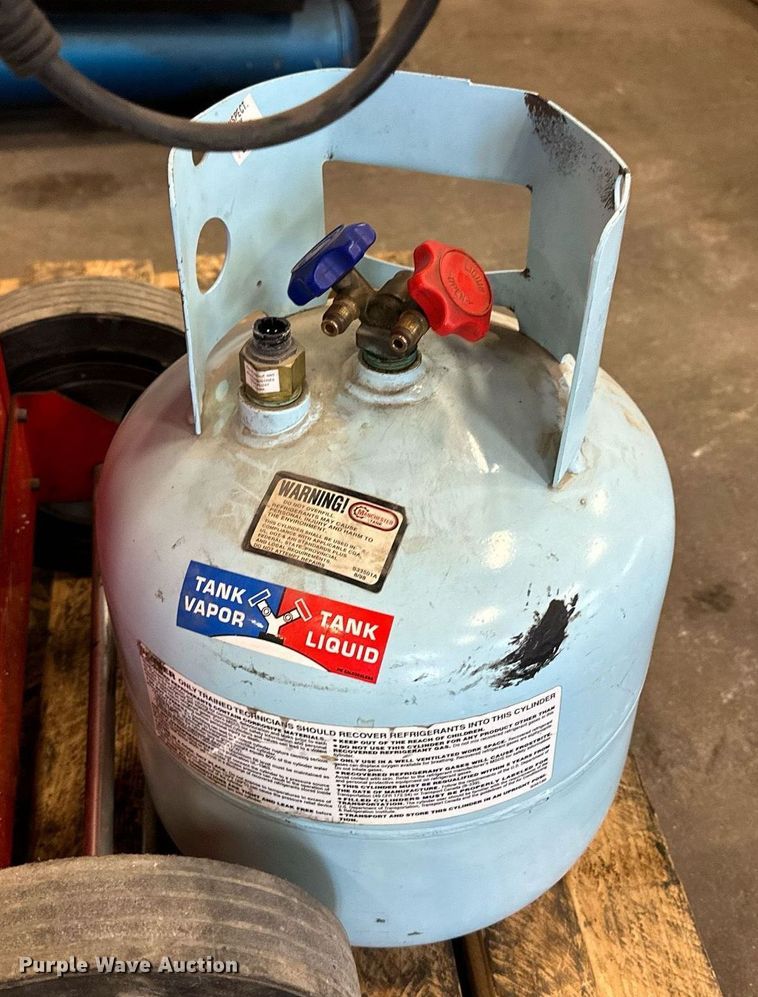 image for item NJ9306 2001 White Industries  1090ST refrigerant recycler