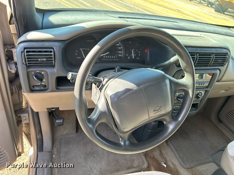image for item NJ9315 1999 Chevrolet Venture van
