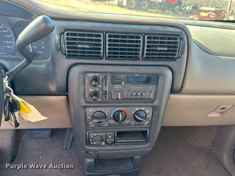 image for item NJ9315 1999 Chevrolet Venture van