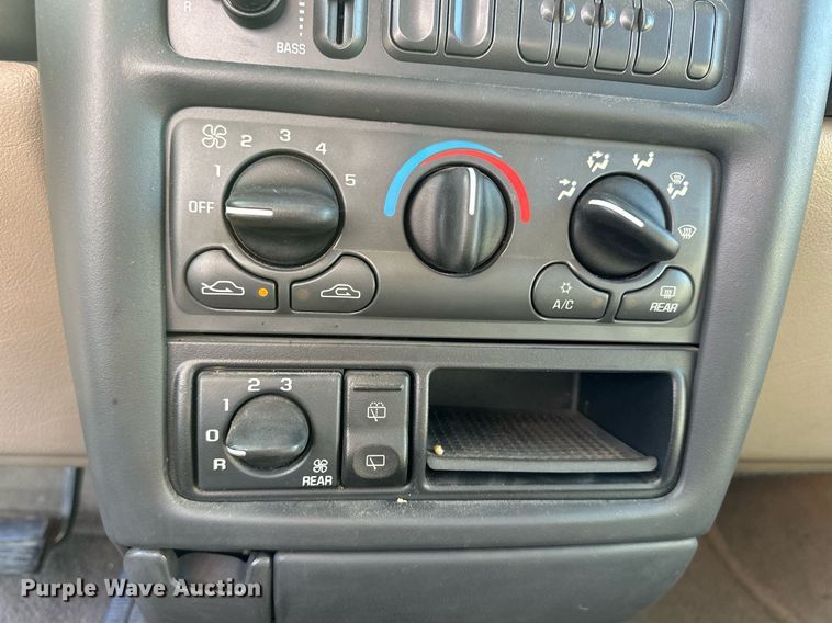 image for item NJ9315 1999 Chevrolet Venture van