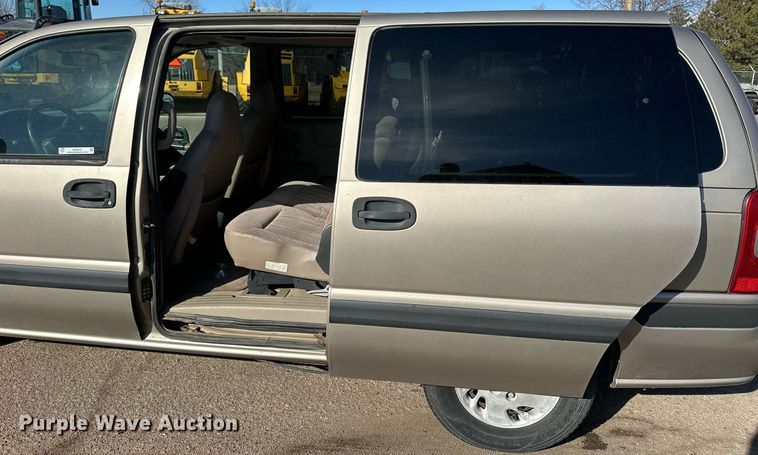 image for item NJ9315 1999 Chevrolet Venture van