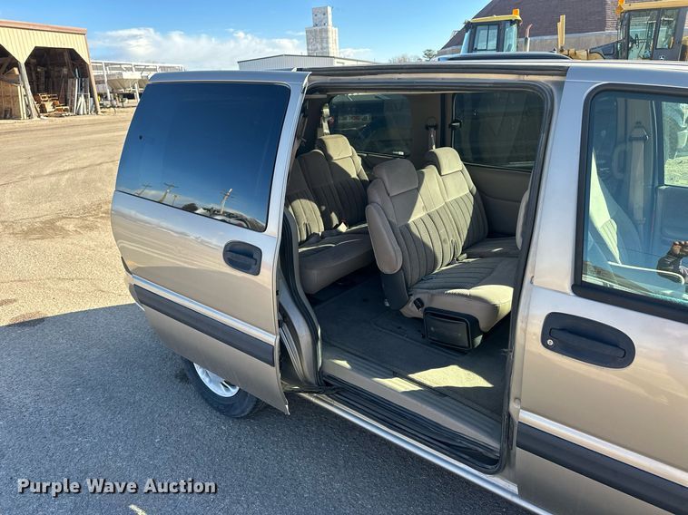 image for item NJ9315 1999 Chevrolet Venture van