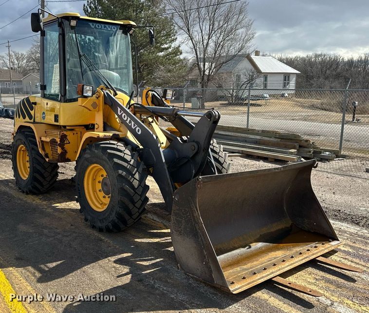 image for item NJ9316 2005 Volvo L30B wheel loader