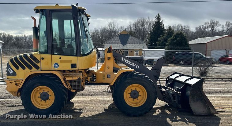 image for item NJ9316 2005 Volvo L30B wheel loader