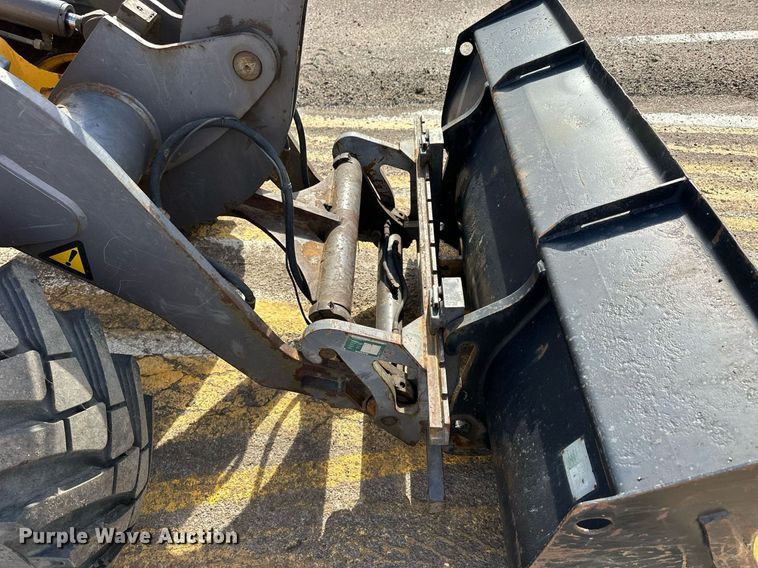 image for item NJ9316 2005 Volvo L30B wheel loader