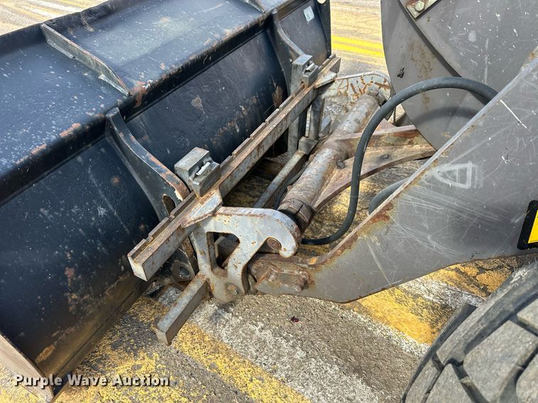 image for item NJ9316 2005 Volvo L30B wheel loader