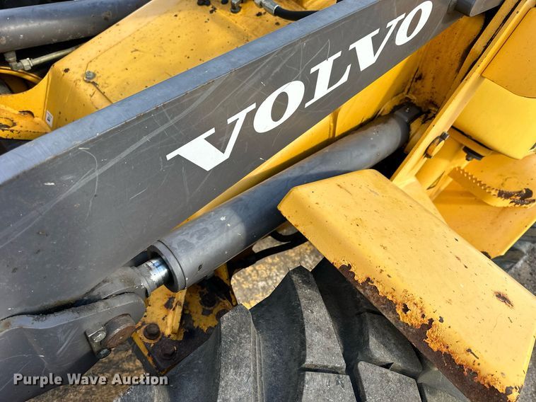 image for item NJ9316 2005 Volvo L30B wheel loader