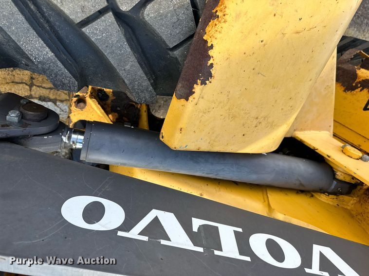 image for item NJ9316 2005 Volvo L30B wheel loader