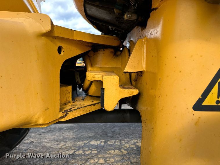 image for item NJ9316 2005 Volvo L30B wheel loader