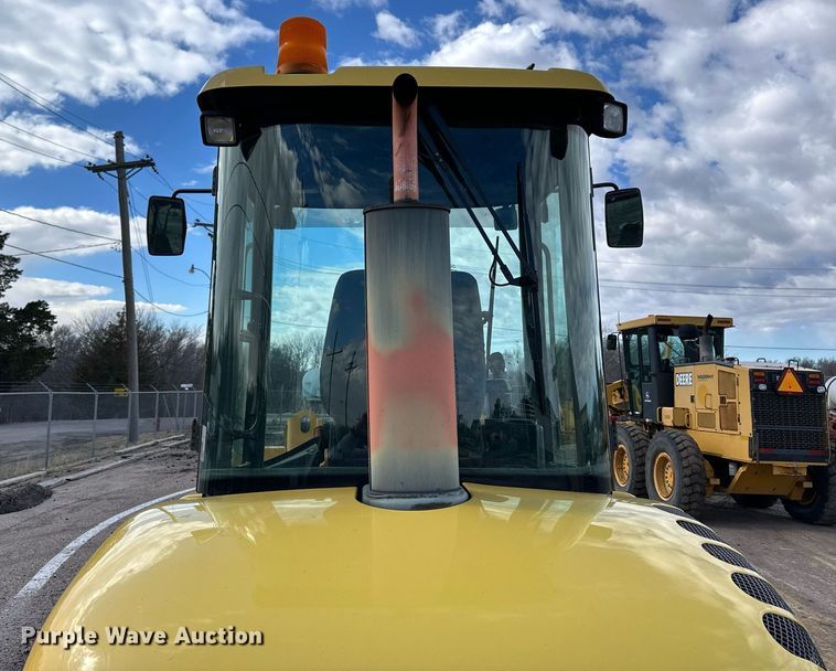 image for item NJ9316 2005 Volvo L30B wheel loader