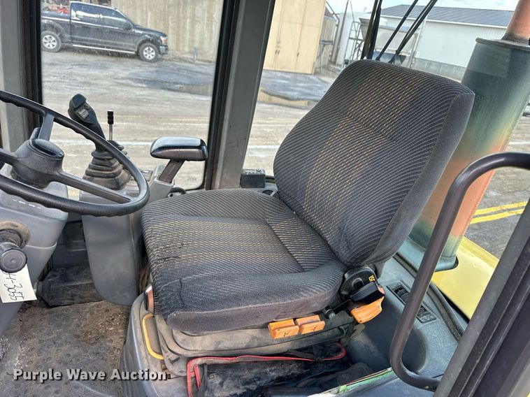 image for item NJ9316 2005 Volvo L30B wheel loader