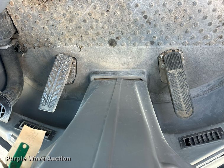 image for item NJ9316 2005 Volvo L30B wheel loader