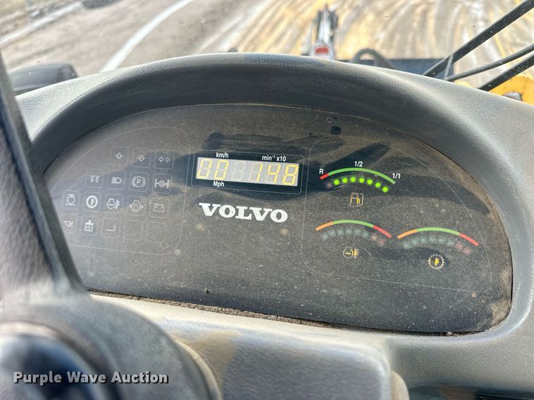 image for item NJ9316 2005 Volvo L30B wheel loader